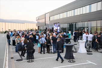 В присъствието на над 400 гости търговска верига ЗОРА откри своя логистичен център в ИП София-Божурище
